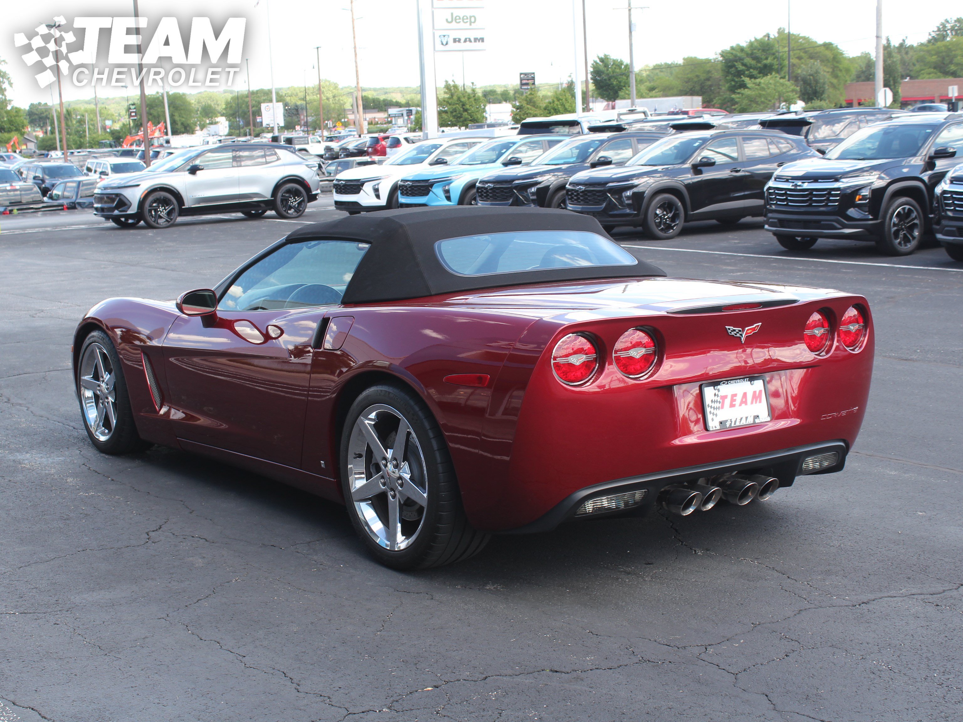 Used 2007 Chevrolet Corvette Convertible w/ Preferred Equipment Group RWD image 6