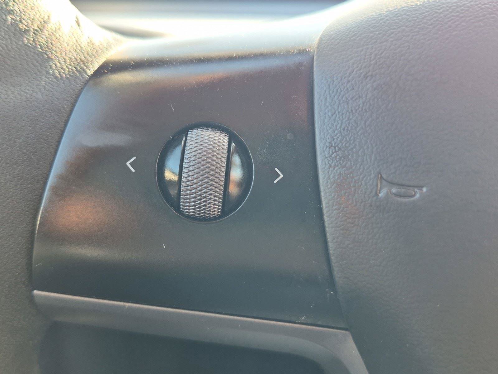 Used 2023 Tesla Model Y AWD image 21