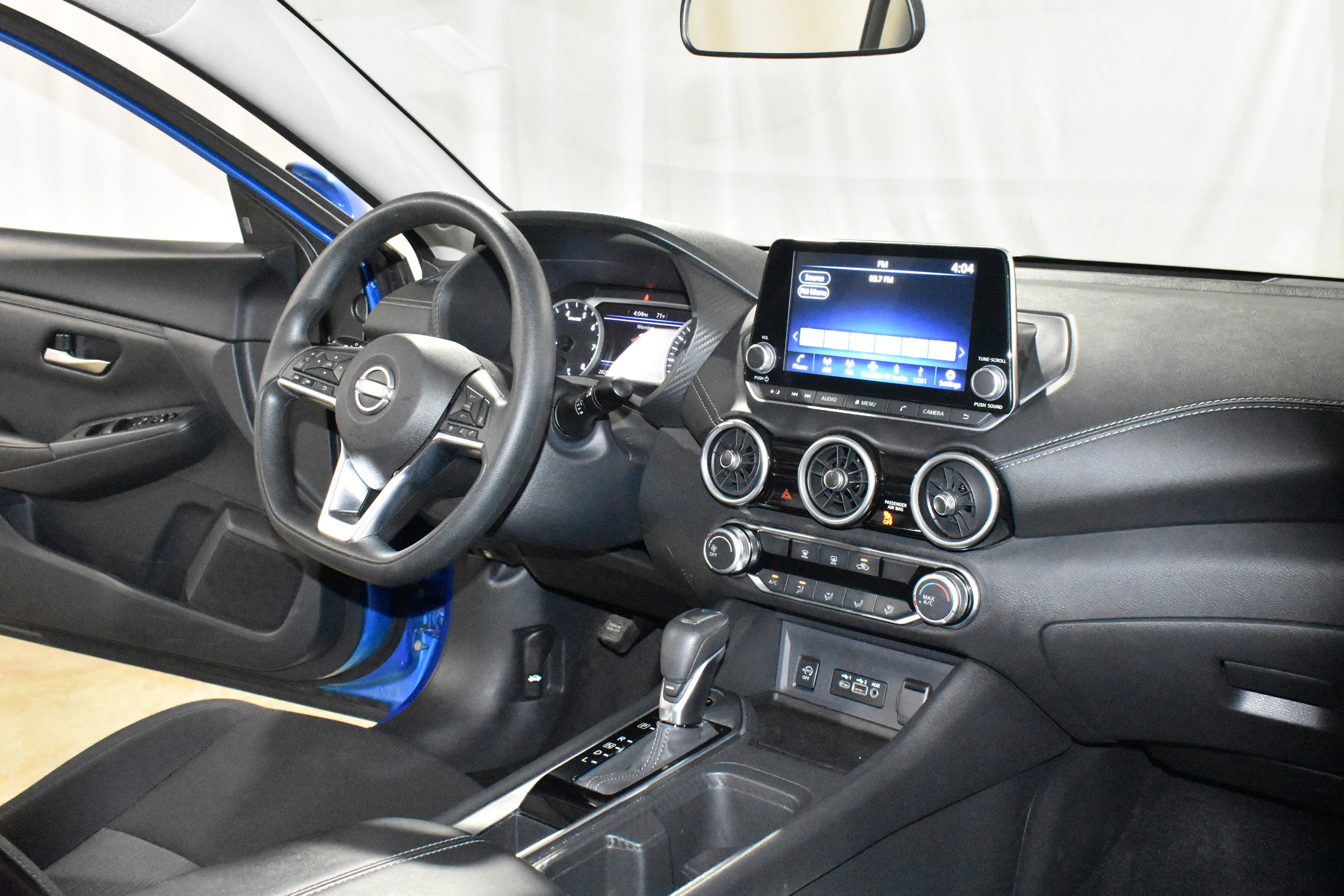 Used 2025 Nissan Sentra SV FWD image 27