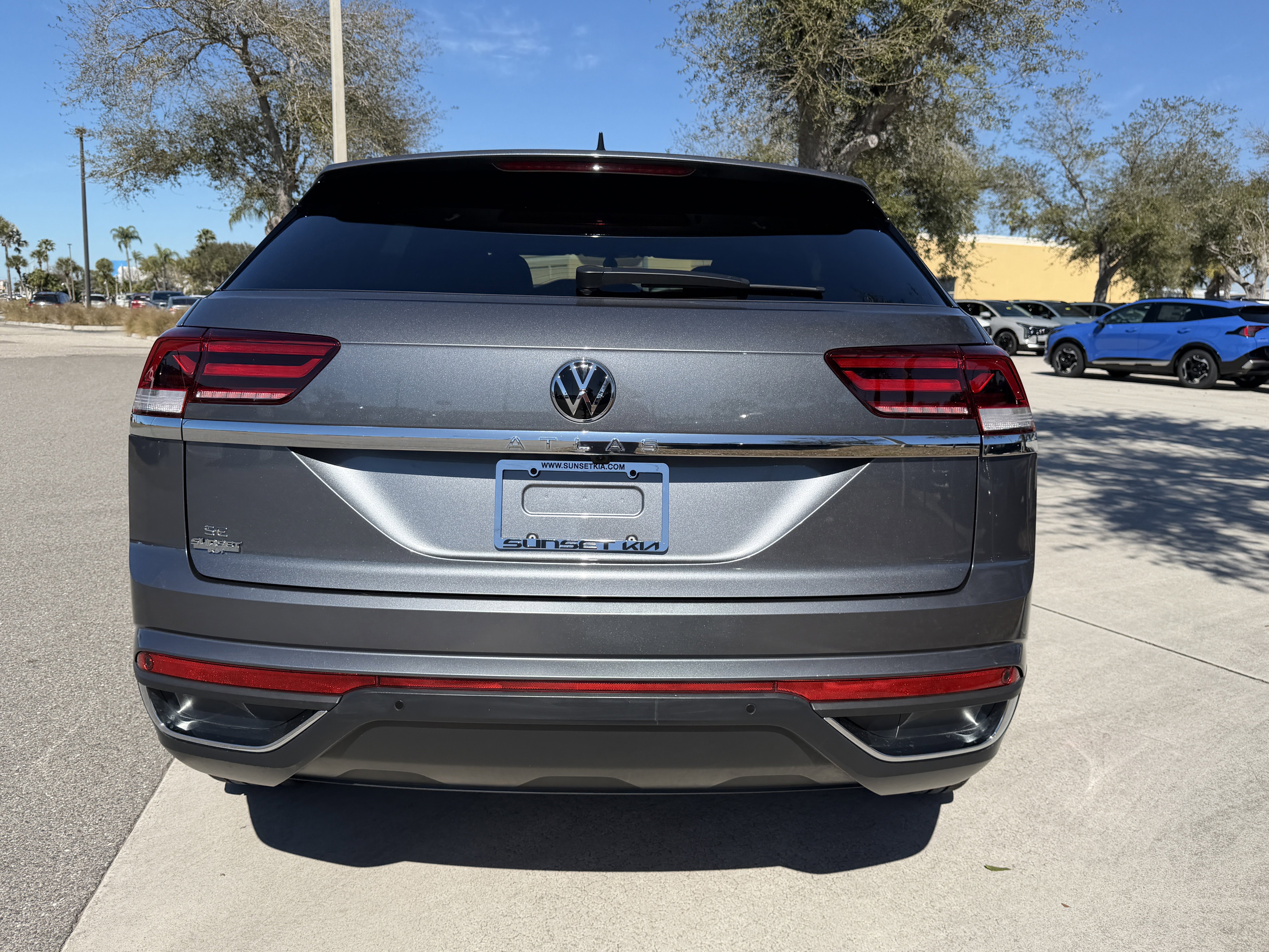 Used 2023 Volkswagen Atlas Cross Sport SE w/ Panoramic Sunroof Package image 5