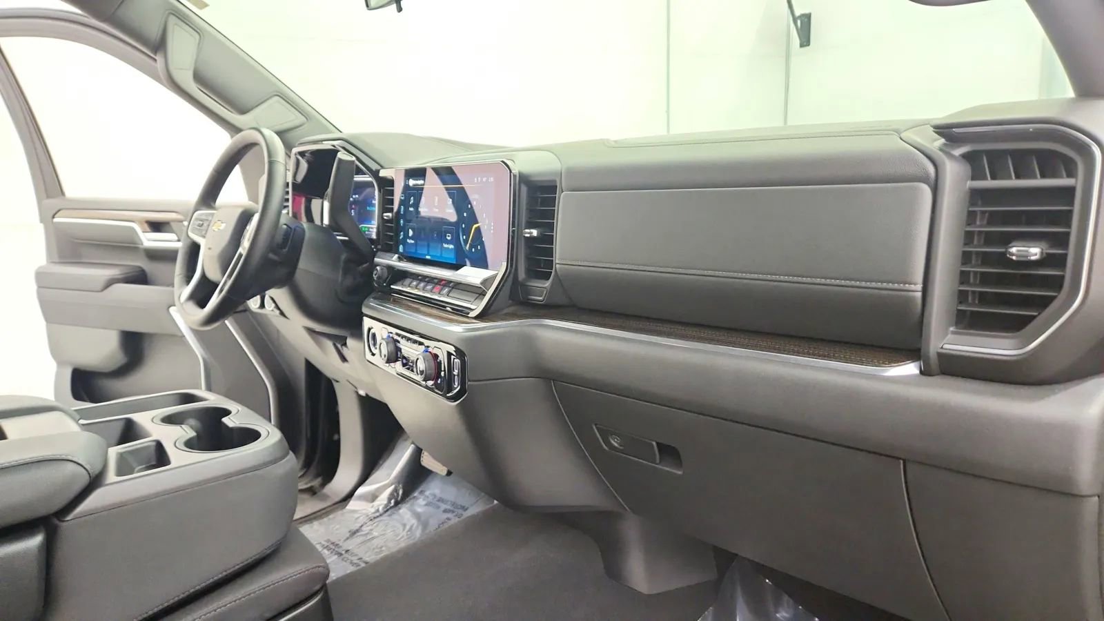 Used 2023 Chevrolet Silverado 1500 LT image 36
