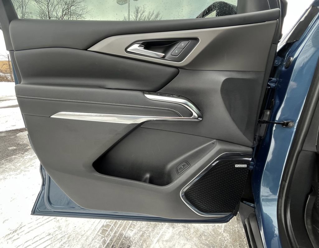 Used 2024 Chevrolet Traverse LT w/ Enhanced Driving Package image 9