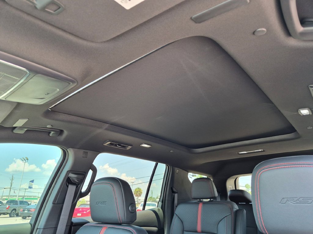 New 2026 Chevrolet Traverse RS w/ LPO, Floor Liner Package FWD image 18