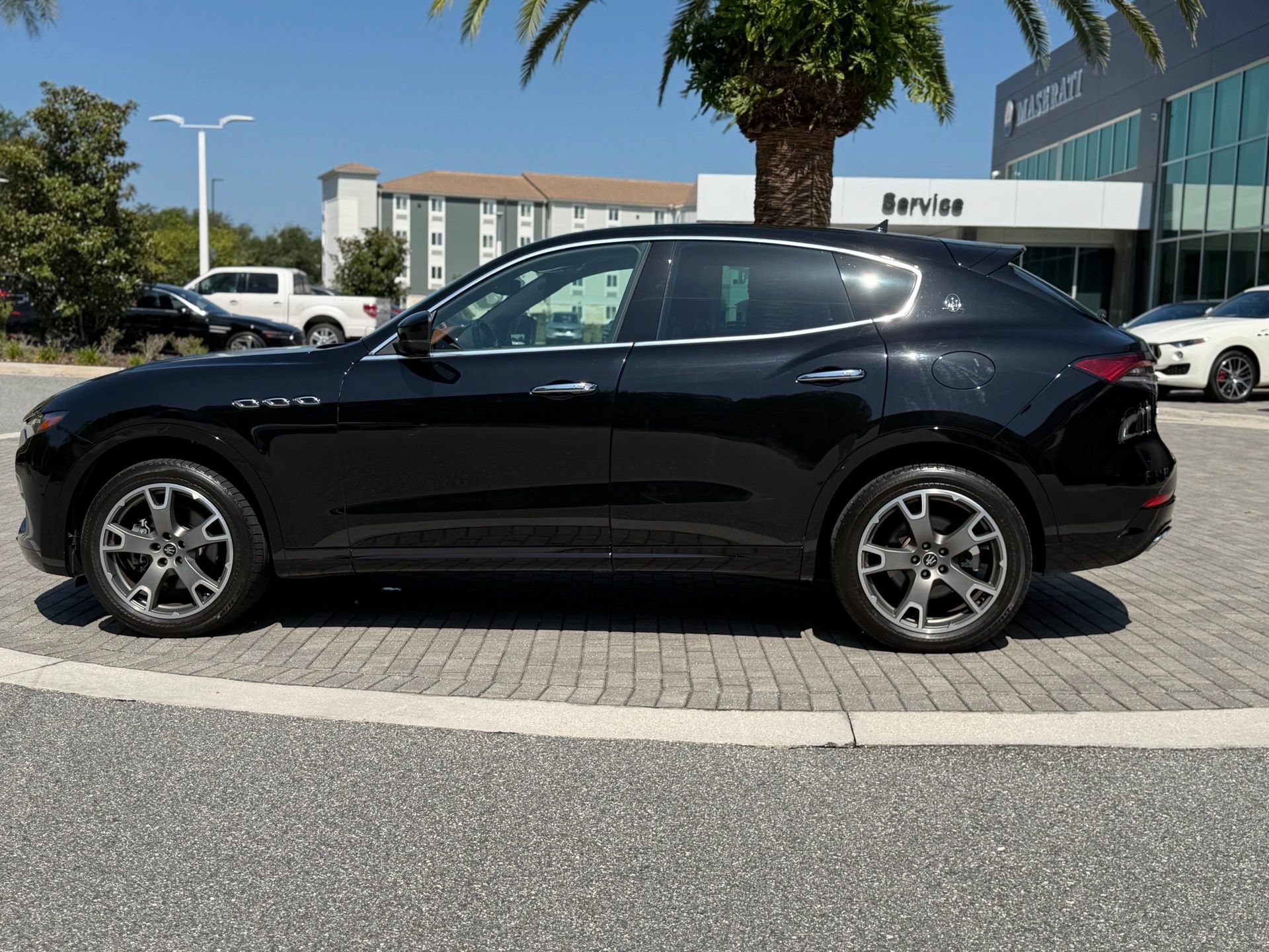Used 2021 Maserati Levante AWD/4WD image 5