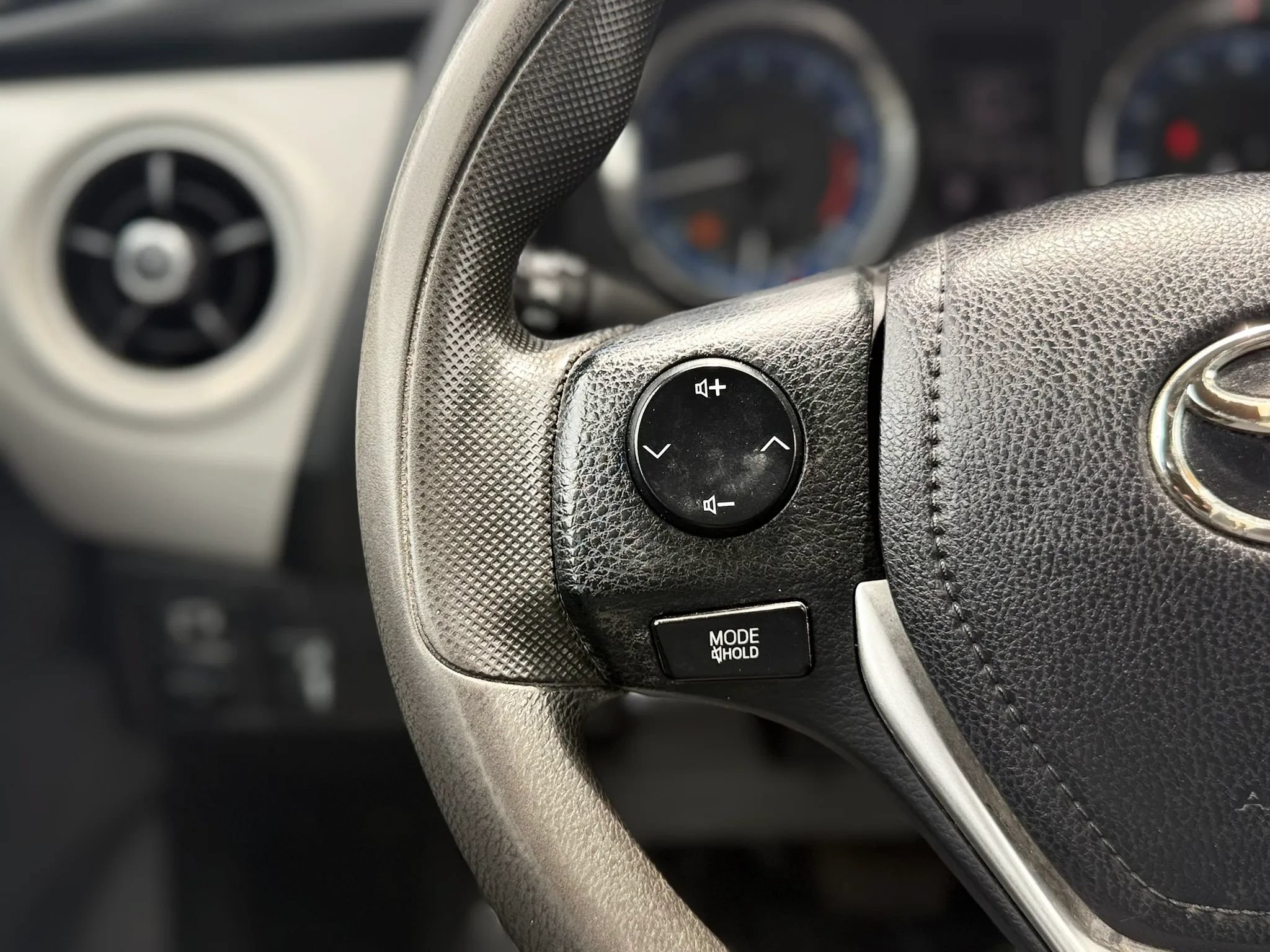Used 2017 Toyota Corolla LE FWD image 26