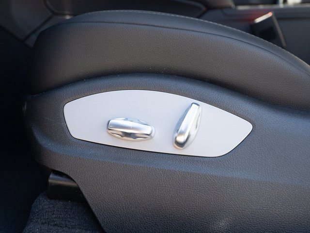 Certified 2025 Porsche Macan image 20