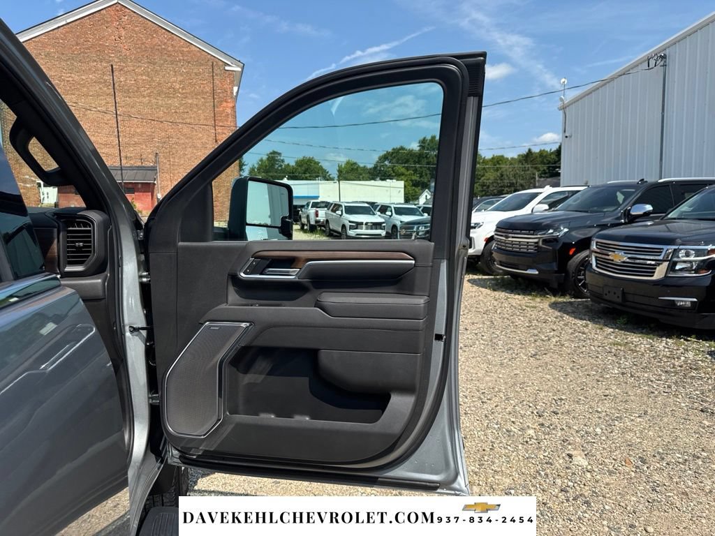 Used 2025 Chevrolet Silverado 3500 High Country w/ High Country Premium Package AWD/4WD image 33