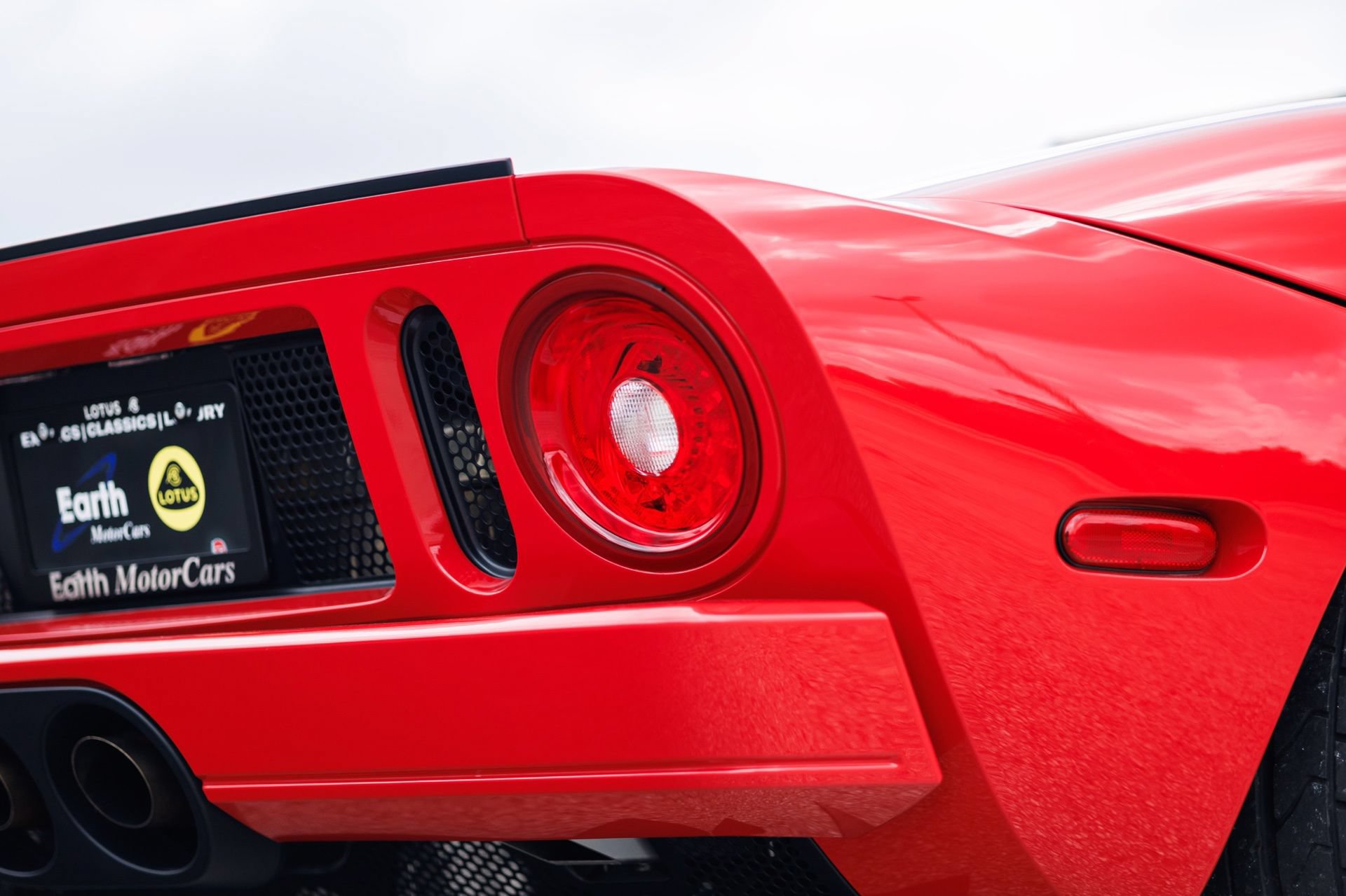Used 2005 Ford GT RWD image 26