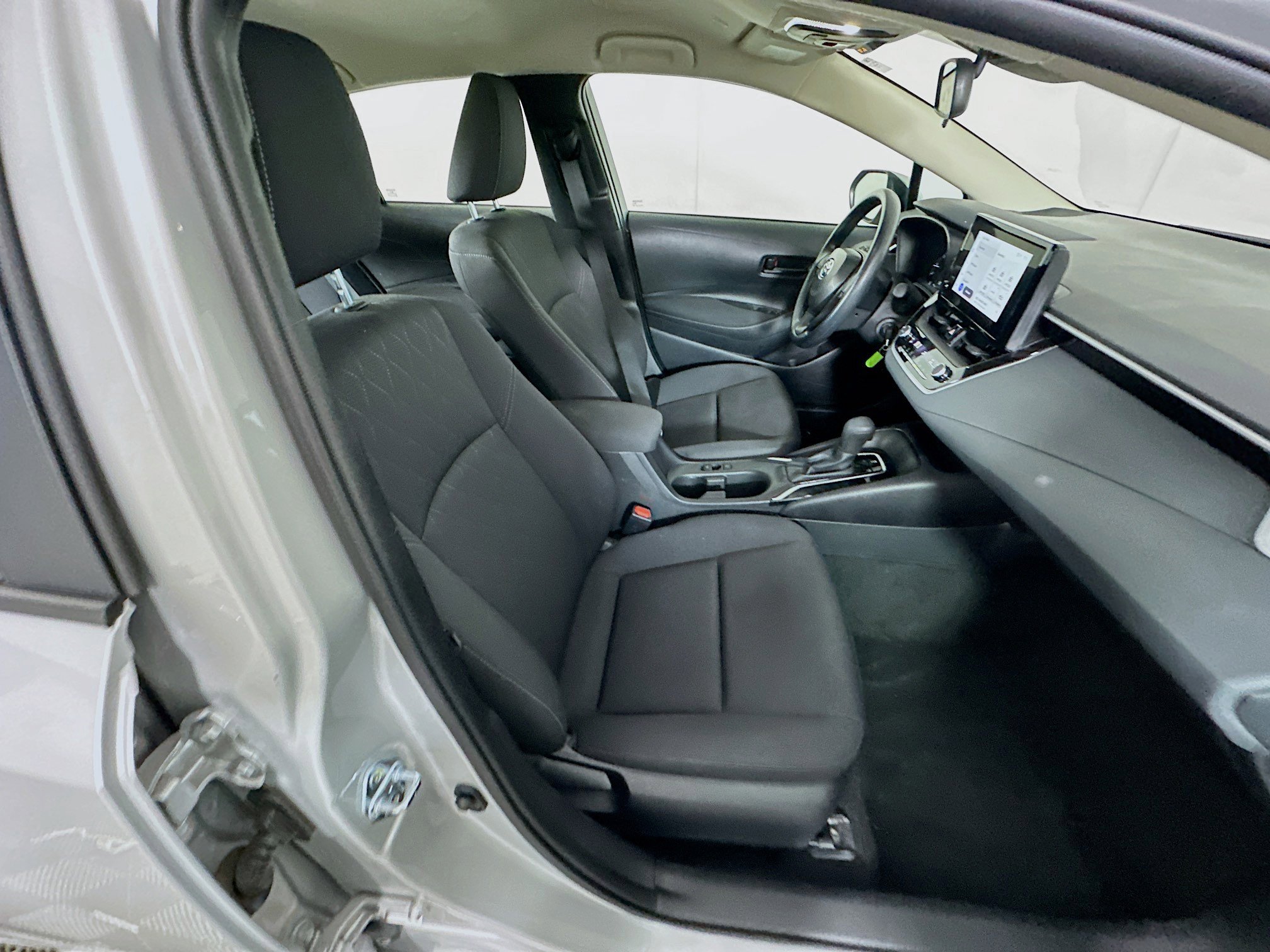 Used 2025 Toyota Corolla LE image 28