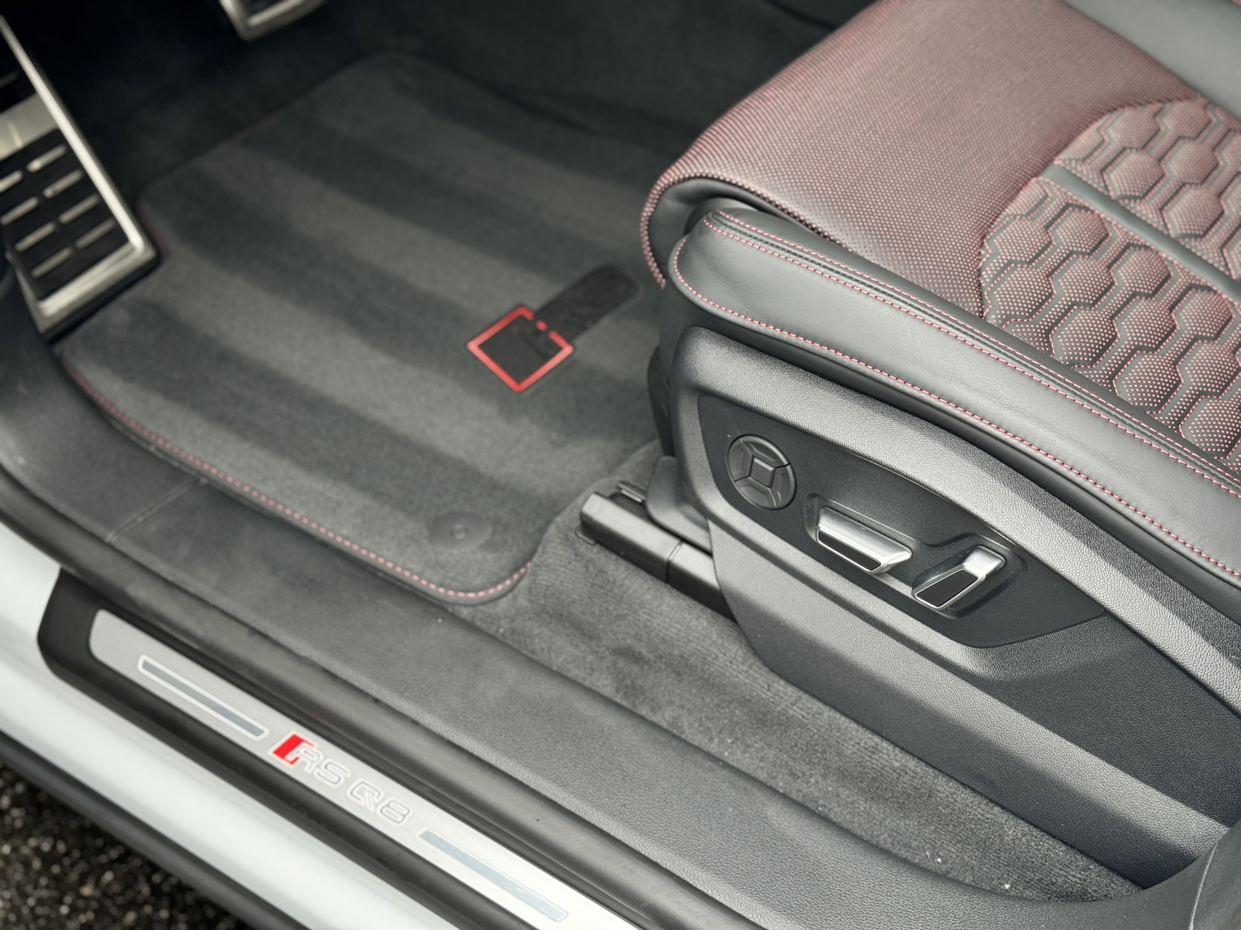 New 2025 Audi RS Q8 performance image 16