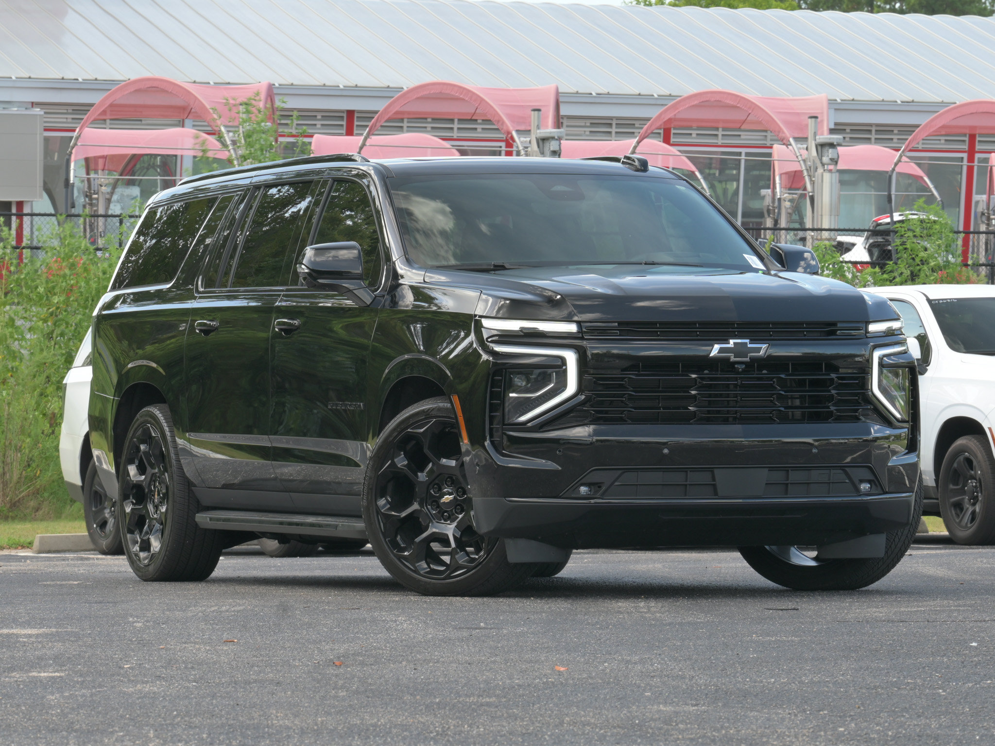 Used 2025 Chevrolet Suburban RST AWD/4WD image 2