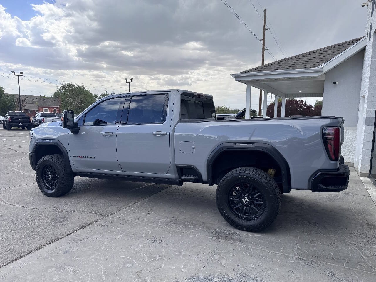 Used 2024 GMC Sierra 2500 AT4X AWD/4WD image 11