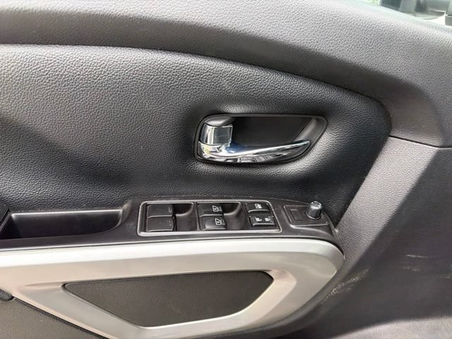 Used 2017 Nissan Titan XD AWD/4WD image 7