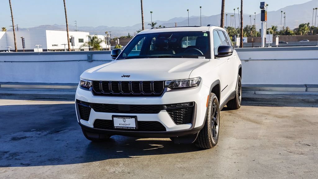 New 2026 Jeep Grand Cherokee Altitude AWD/4WD image 4
