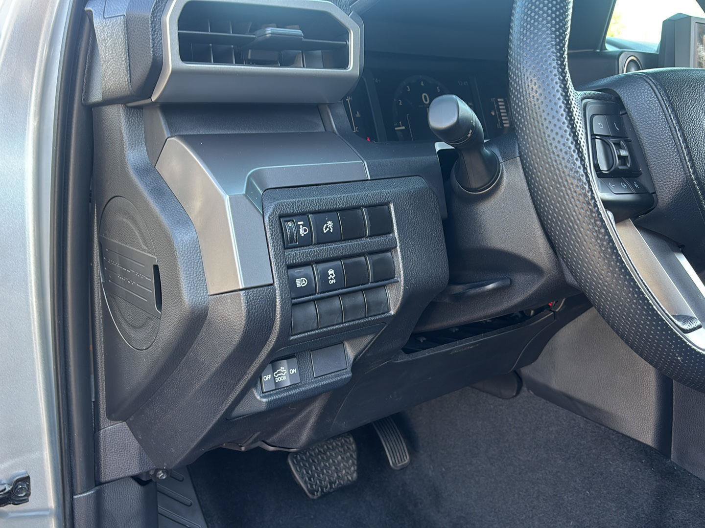Used 2024 Toyota Tacoma SR5 AWD/4WD image 23
