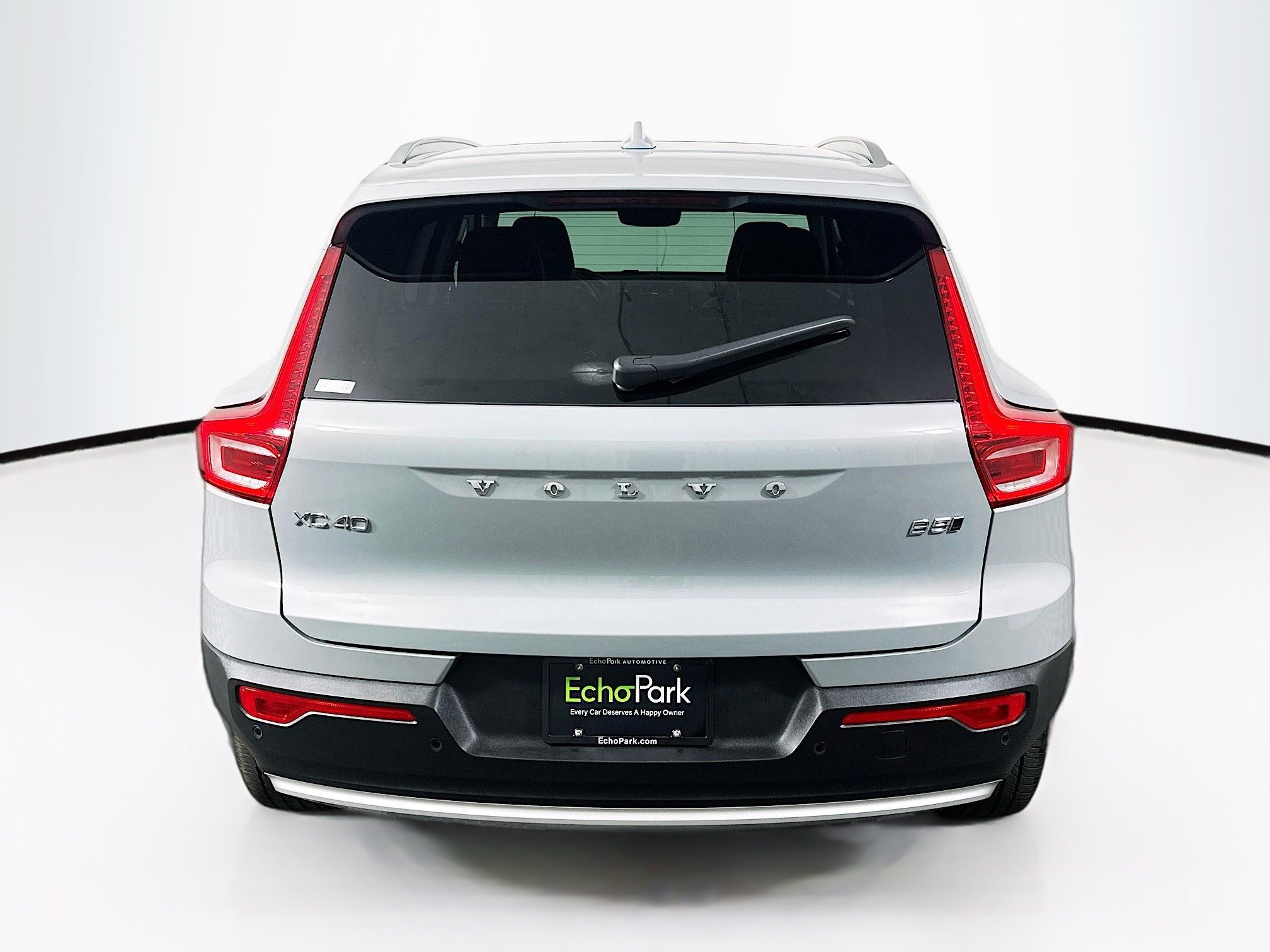 Used 2025 Volvo XC40 B5 Plus image 7