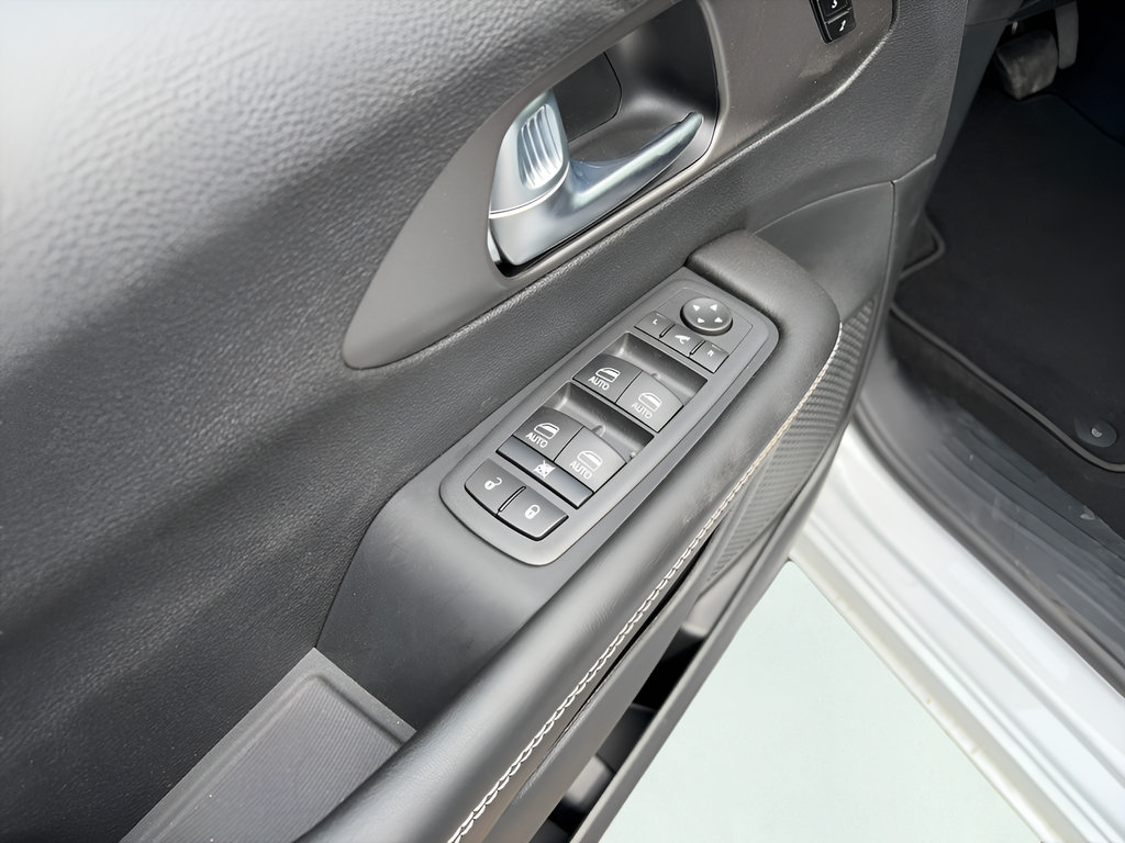 New 2027 Chrysler Pacifica Limited FWD image 17