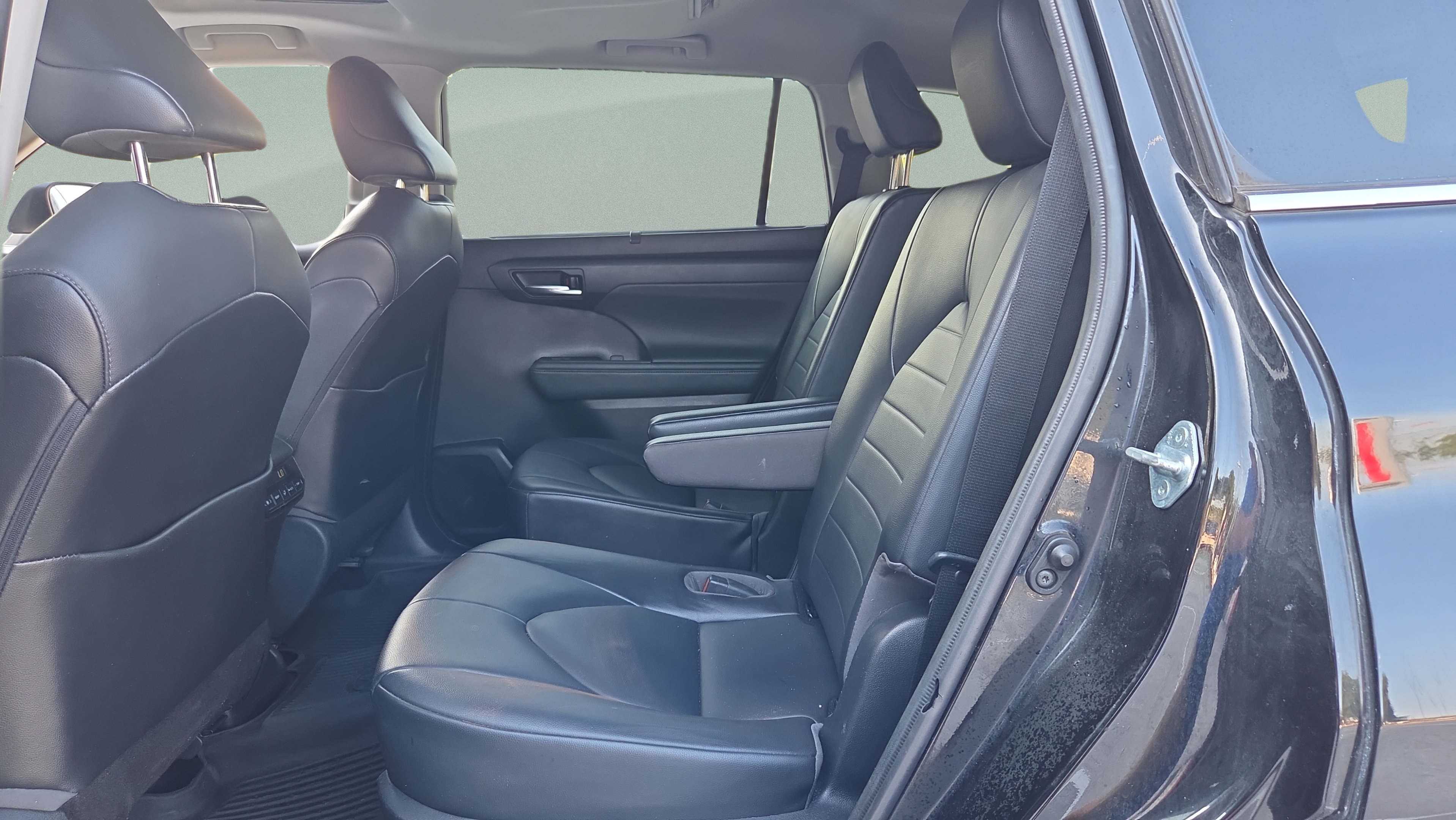 Used 2021 Toyota Highlander XLE FWD image 10