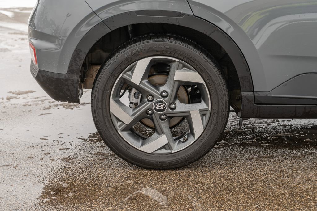 Certified 2023 Hyundai Venue SEL image 9