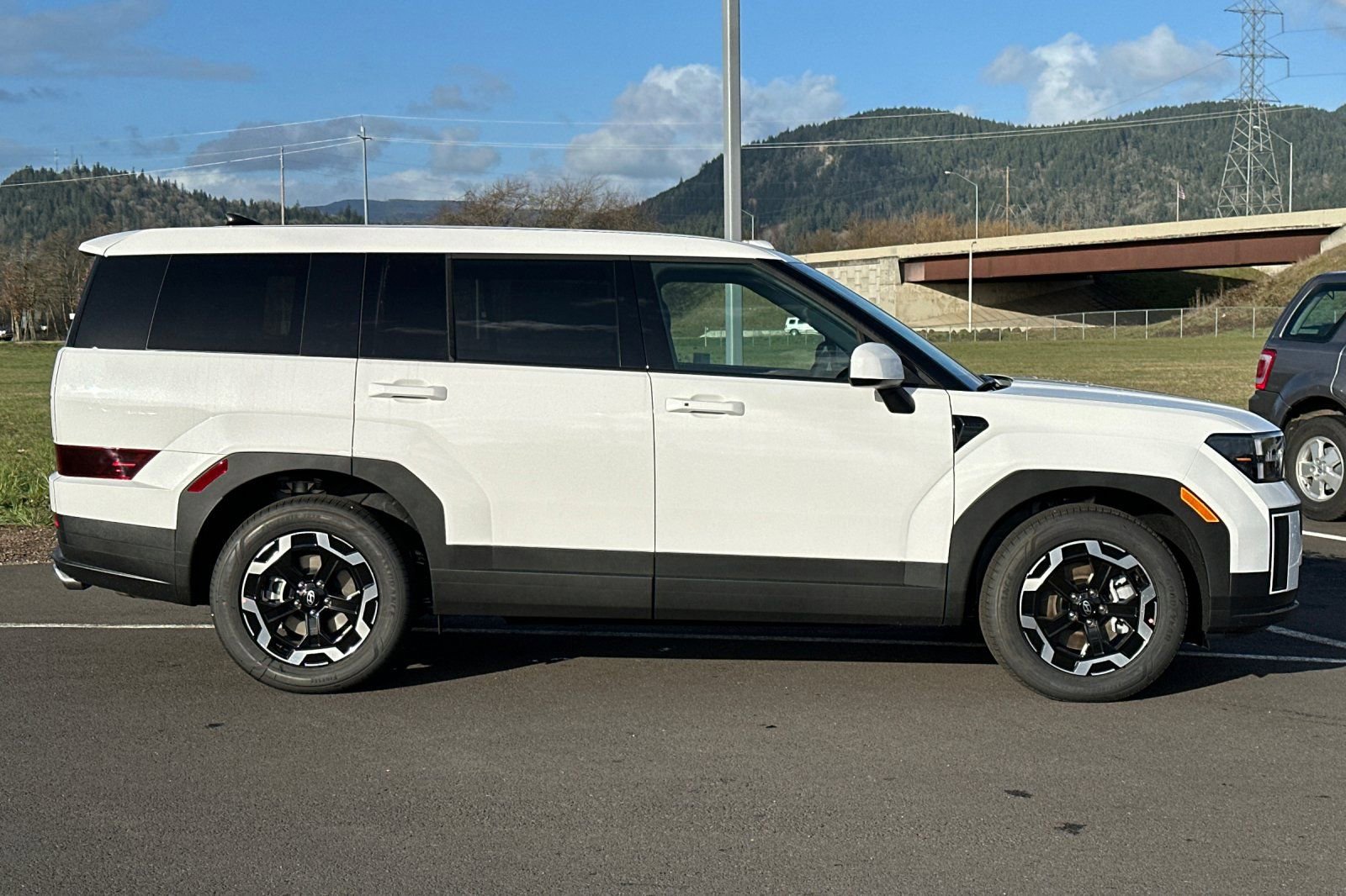 Used 2025 Hyundai Santa Fe SE image 2