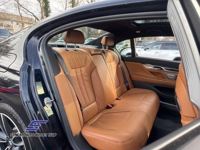 Used 2022 BMW 750i xDrive w/ Executive Package AWD/4WD image 20