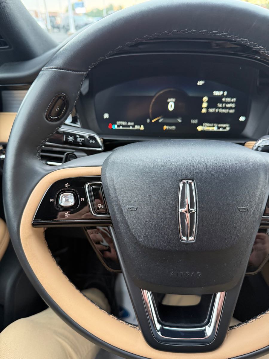 Used 2022 Lincoln Corsair Reserve w/ Equipment Group 201A image 15