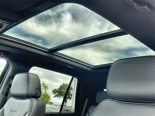 New 2026 GMC Yukon Denali w/ Sun & Power Step Package image 19