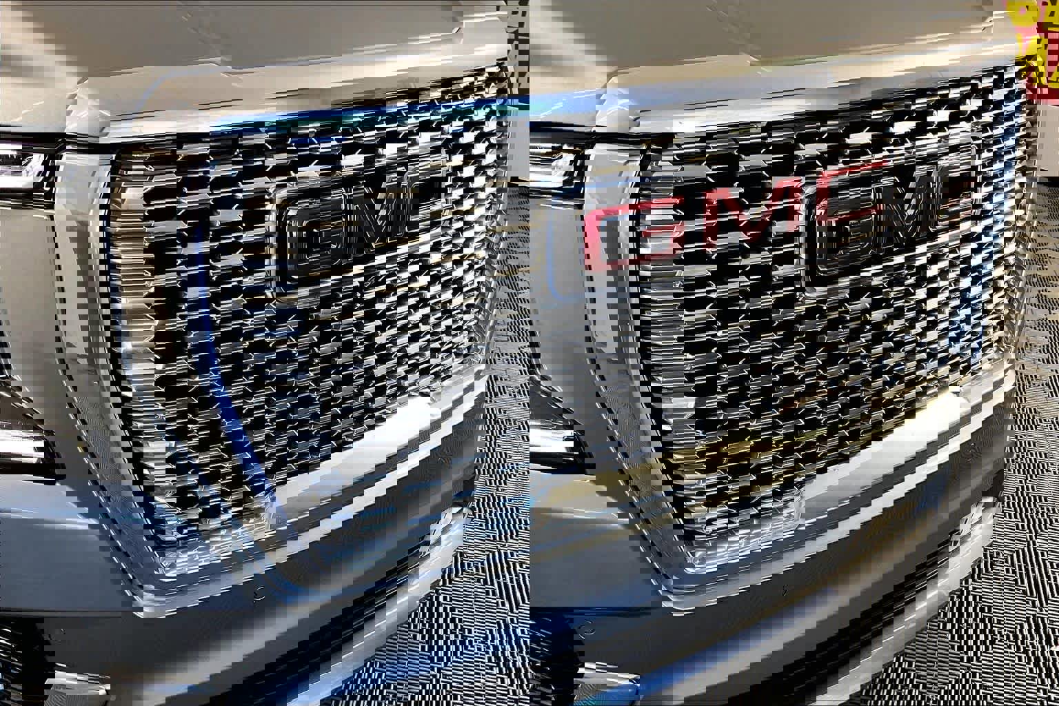 Used 2023 GMC Yukon XL Denali w/ Denali Reserve Package image 28