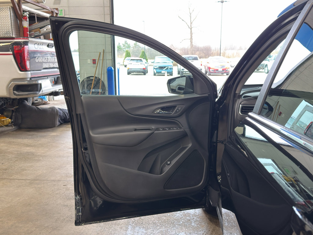 Used 2023 Chevrolet Equinox LT image 9