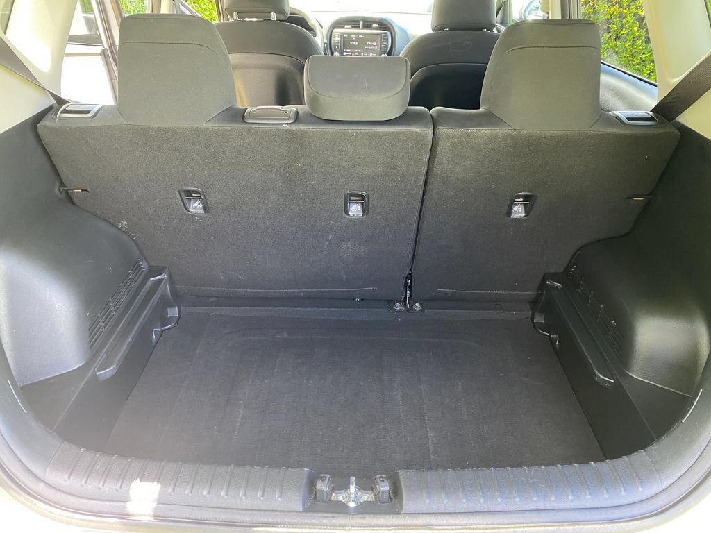 Used 2024 Kia Soul LX w/ Option Group 015 FWD image 11