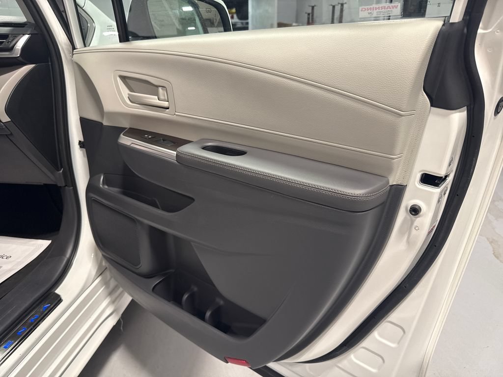 Used 2022 Toyota Sienna LE FWD image 31