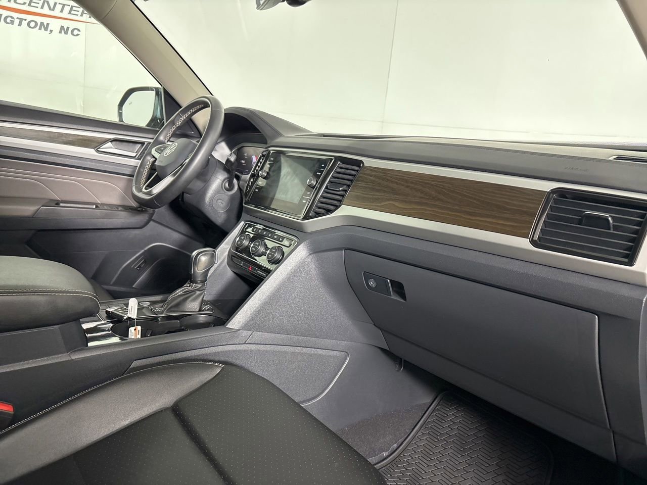 Used 2023 Volkswagen Atlas SE w/ Panoramic Sunroof Package FWD image 30