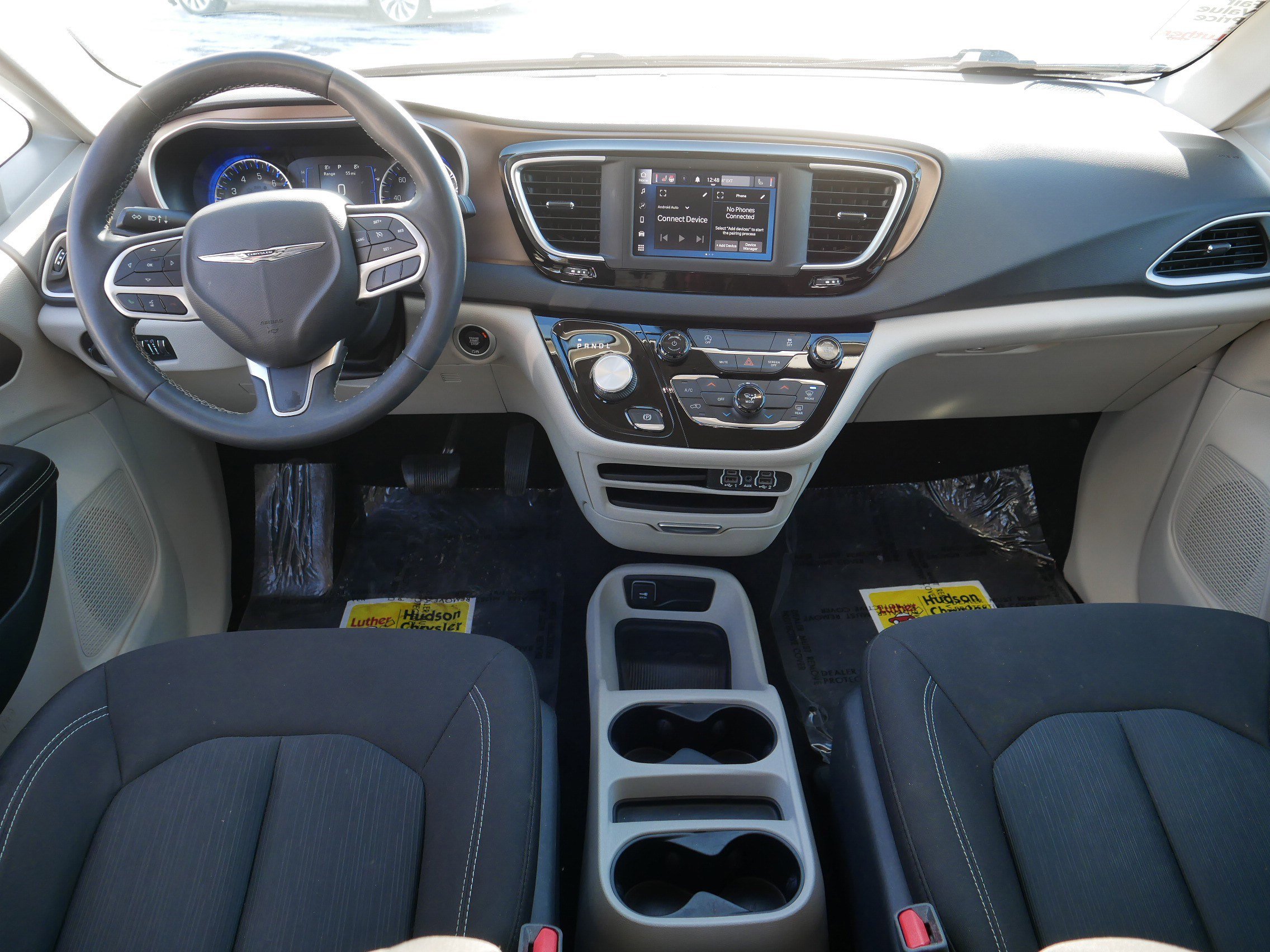 Used 2022 Chrysler Voyager LX image 10