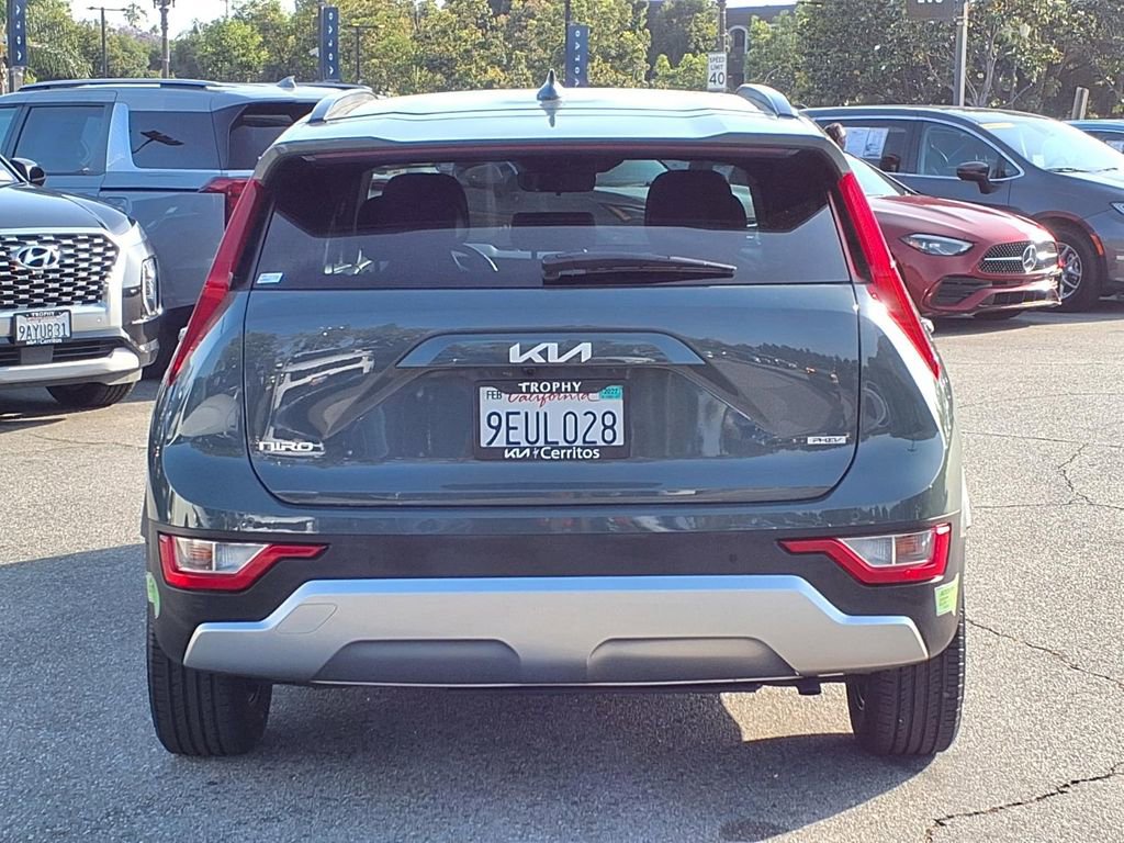 Certified 2023 Kia Niro EX FWD image 3