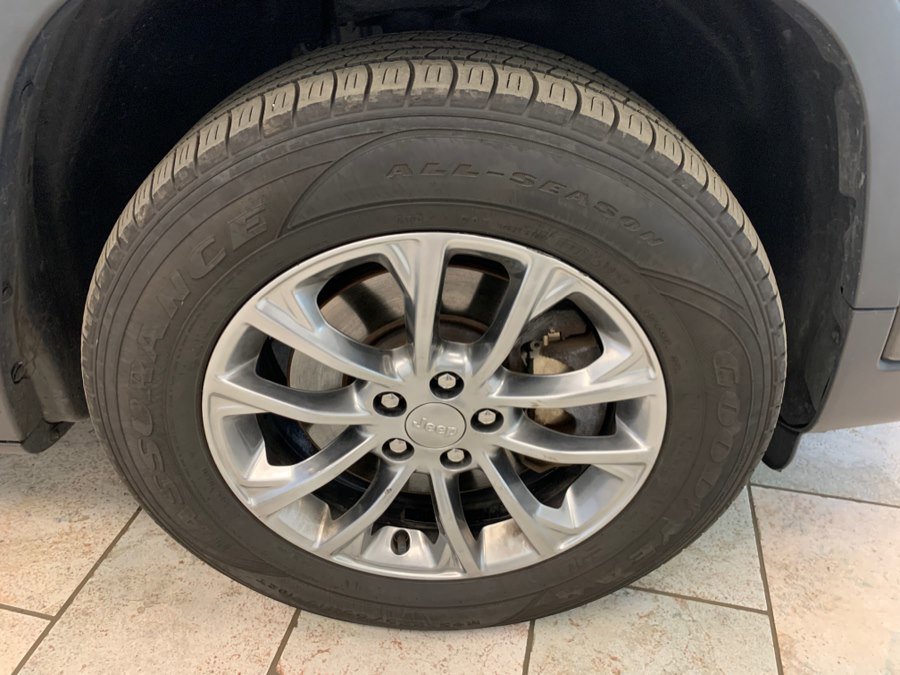 Used 2019 Jeep Cherokee Latitude Plus AWD/4WD image 10