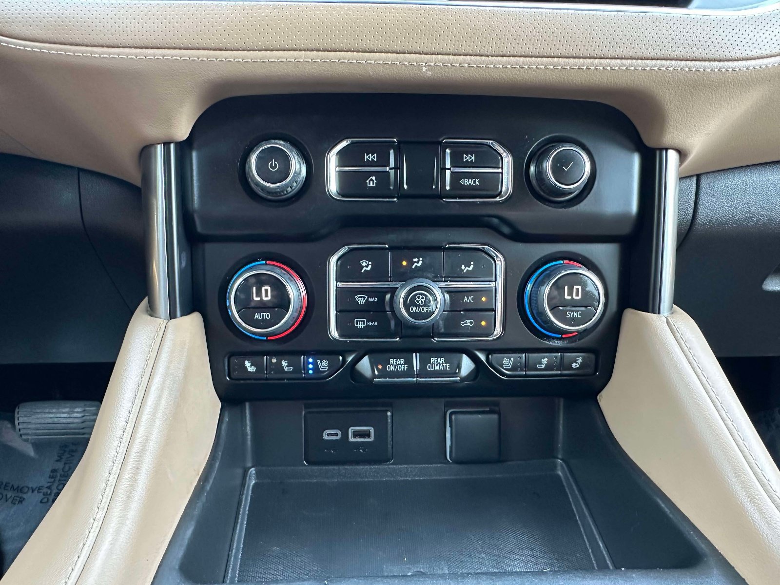 Used 2023 Chevrolet Suburban Premier w/ Premium Package AWD/4WD image 12