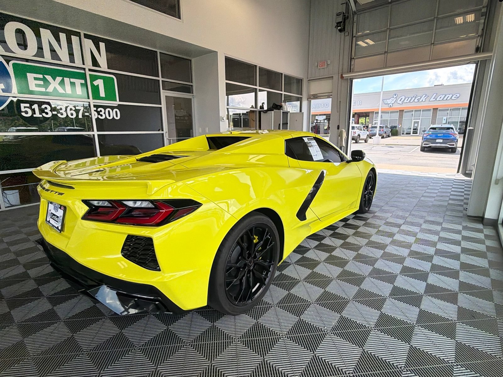 Used 2023 Chevrolet Corvette Stingray Premium Conv w/ Battery Protection Package RWD image 6