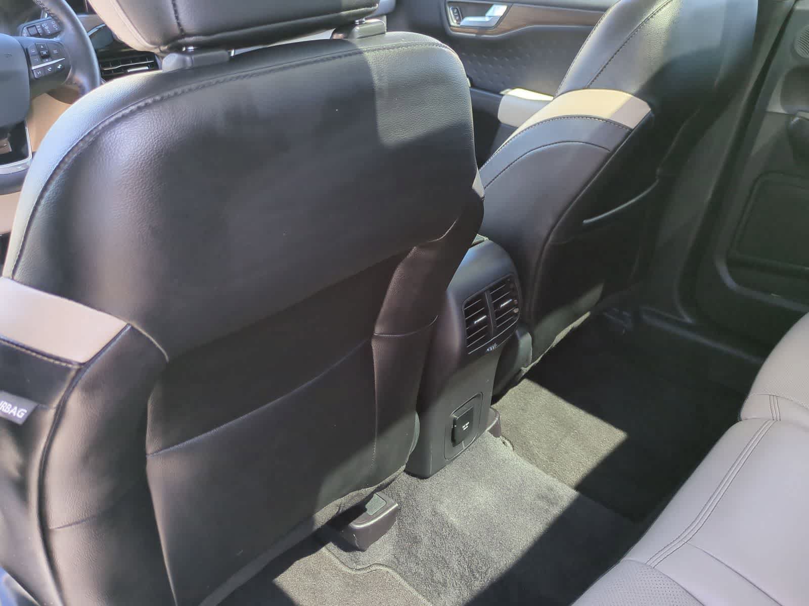Used 2020 Ford Escape Titanium w/ Titanium Premium Package 2.0 AWD/4WD image 18
