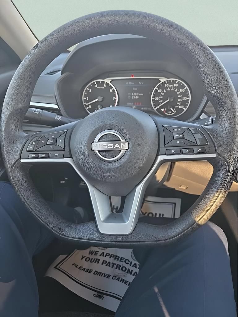 Used 2025 Nissan Altima 2.5 SV FWD image 14