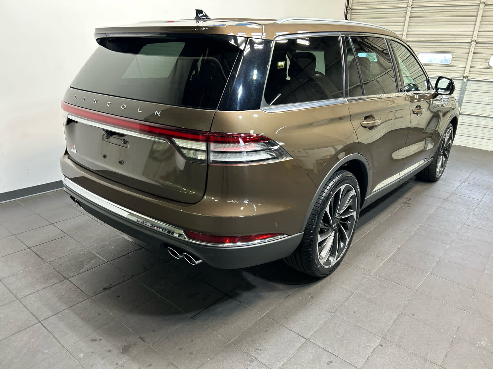Used 2022 Lincoln Aviator Reserve w/ Equipment Group 201A AWD/4WD image 3