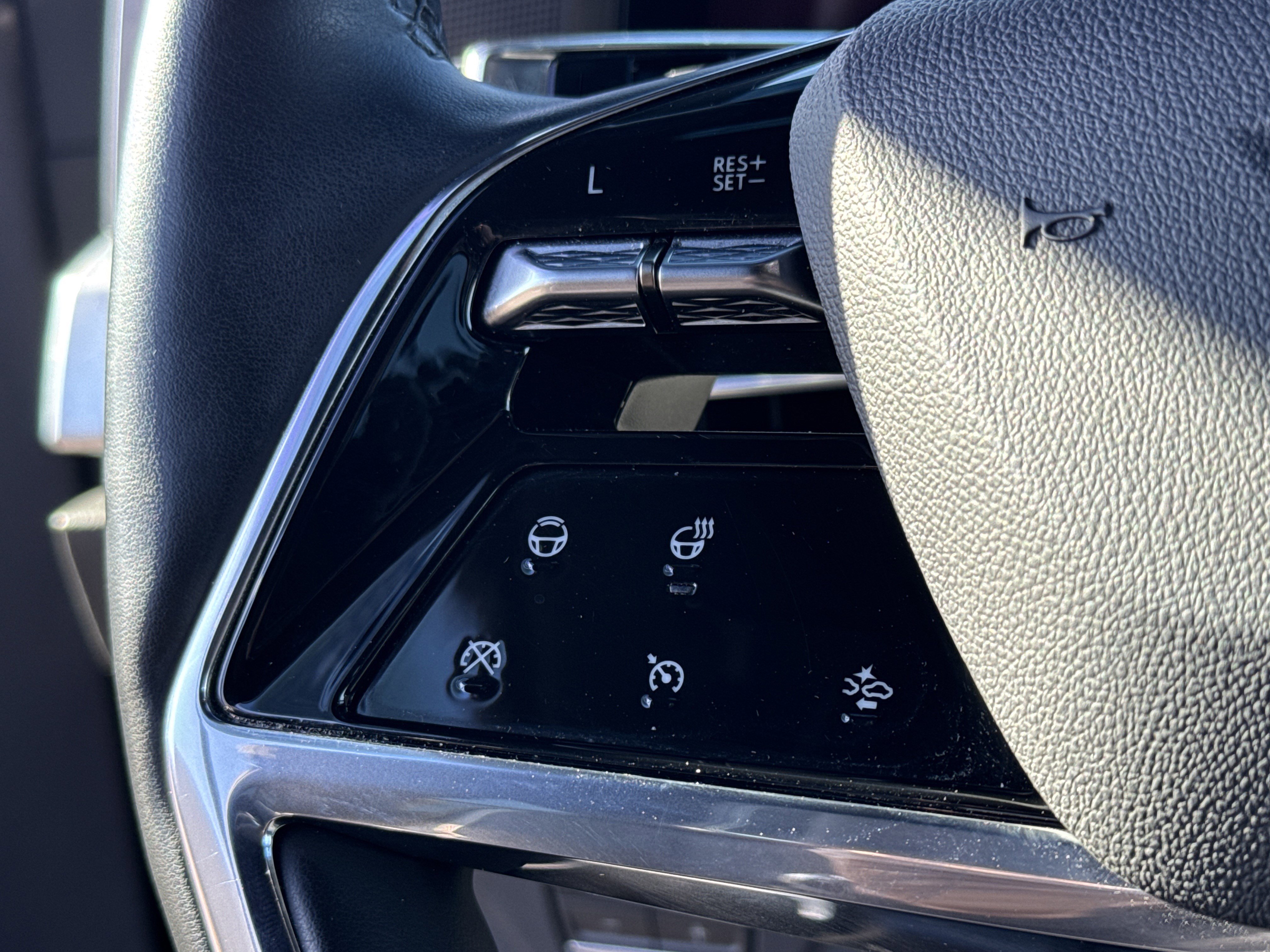 Used 2025 Cadillac Escalade Premium Luxury w/ Touring Package image 21