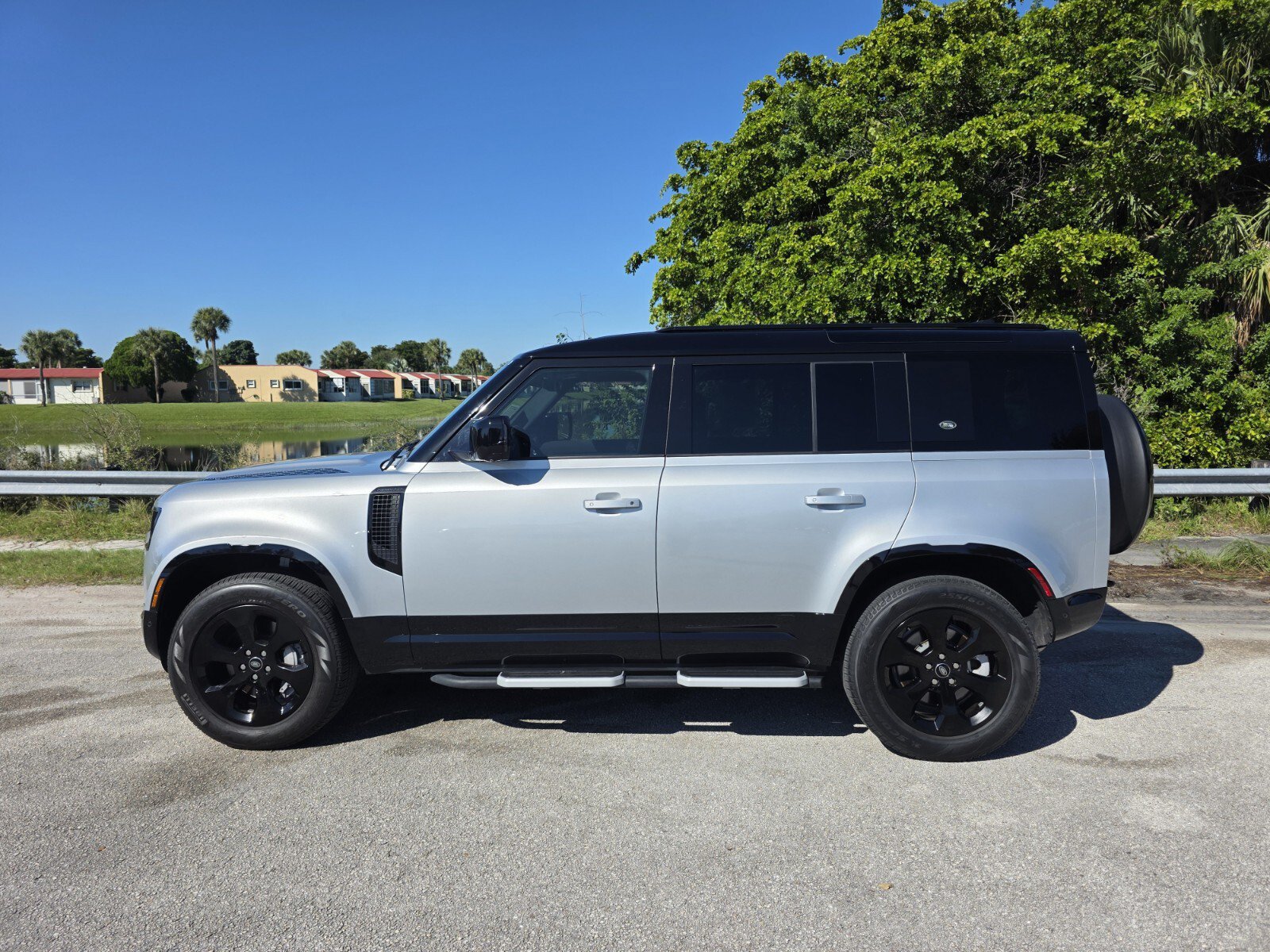 Used 2023 Land Rover Defender 110 X-Dynamic SE AWD/4WD image 7