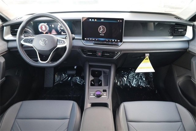 New 2025 Volkswagen Tiguan SE image 22