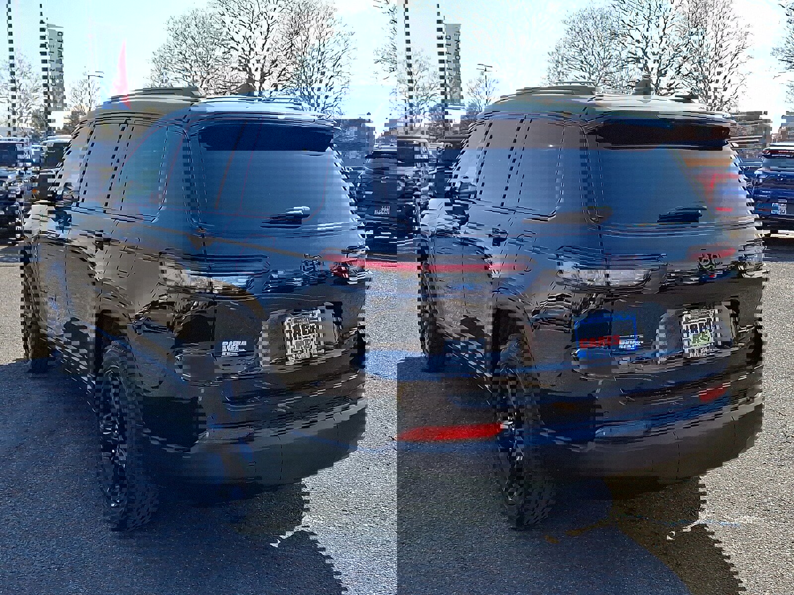 Used 2023 Jeep Grand Cherokee L Laredo image 4