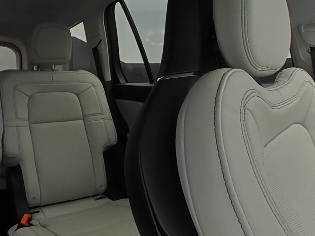 Used 2026 Lincoln Aviator Reserve AWD/4WD image 11