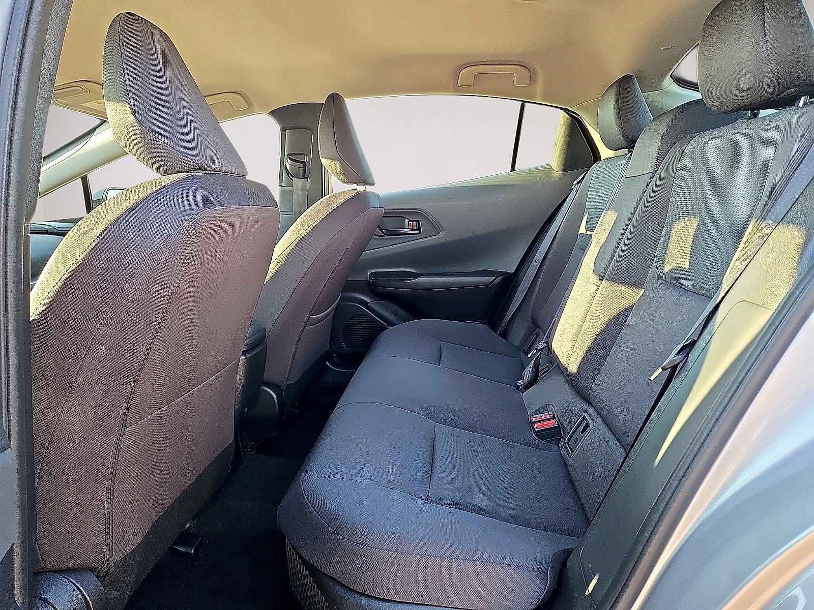 Used 2025 Toyota Prius LE FWD image 13