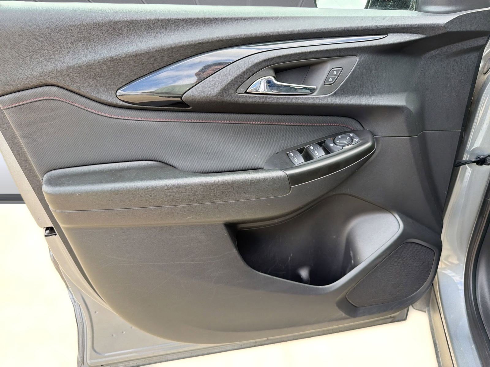 Used 2023 Chevrolet TrailBlazer RS w/ Convenience Package image 13