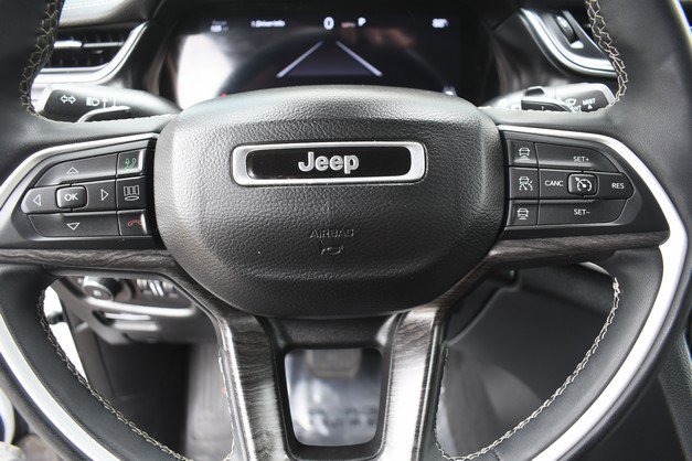 Used 2023 Jeep Grand Cherokee L Limited AWD/4WD image 31