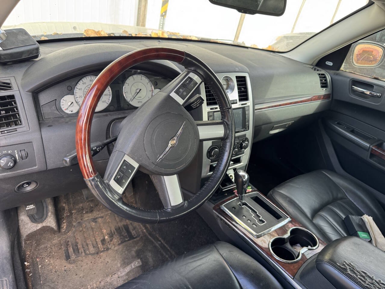 Used 2008 Chrysler 300 C w/ Navigation & Sound Group II RWD image 28