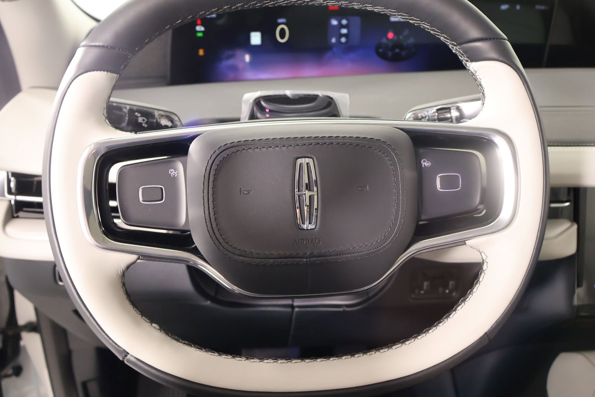 New 2026 Lincoln Navigator L Reserve AWD/4WD image 3